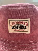 Stüssy buckethat - kleur Berry - nieuw, Ophalen of Verzenden, Zo goed als nieuw, One size fits all