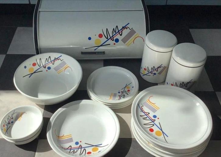 Ditmar Urbach Memphis Servies jaren '60, Huis en Inrichting, Keuken | Servies, Gebruikt, Compleet servies, Overige stijlen, Keramiek