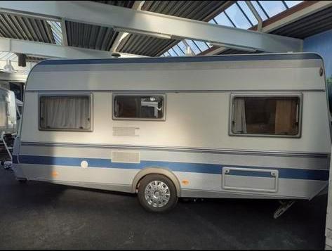 Fendt Saphir 470 caravan, Caravans en Kamperen, Caravans, Particulier, tot en met 4, 1000 - 1250 kg, Treinzit, Fendt, Vast bed