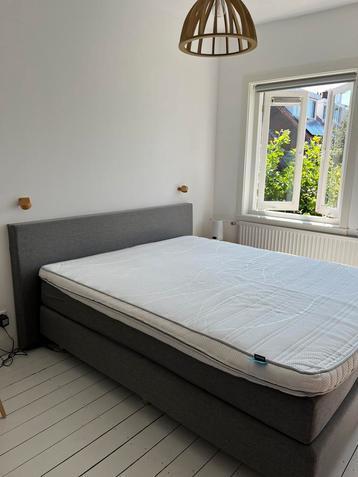 Boxspring 180x210 met topper en massagefunctie beschikbaar voor biedingen
