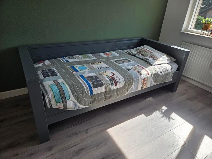 Woood Dennis 1-persoons bed (90x200), Kinderen en Baby's, Kinderkamer | Bedden, Gebruikt, 180 cm of meer, 85 tot 100 cm, Lattenbodem
