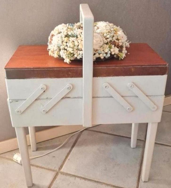 Vintage uitklapbare naaibox in het wit Zie omschrijving, Antiek en Kunst, Antiek | Naaimachines, Ophalen