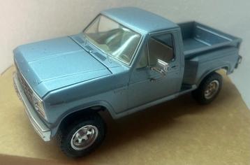 1:24 Plastic Model Ford Custom F150 Stepside Pick-up  beschikbaar voor biedingen