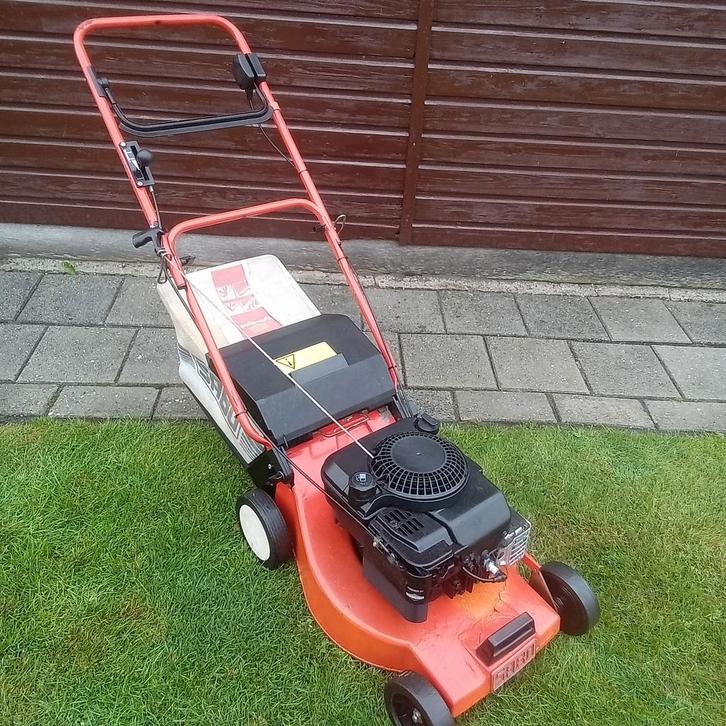 SABO GRASMAAIER DUWMAAIER BENZINE MOTORMAAIER, Tuin en Terras, Grasmaaiers, Gebruikt, Benzine-grasmaaier, Cirkelmaaier, Opvangzak