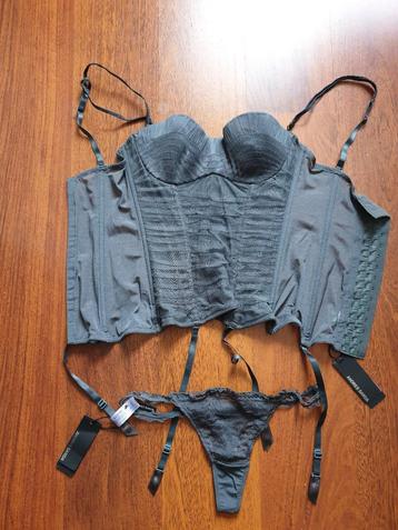 Nieuw - Sexy grijs setje Andres Sarda - 75B + 40 beschikbaar voor biedingen