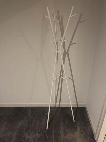 Witte Staande Kapstok - Modern Design beschikbaar voor biedingen