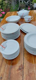 Mooie servies /serviesdelen 12-personen /porselein/KERST, Huis en Inrichting, Keuken | Servies, Ophalen, Overige stijlen, Porselein
