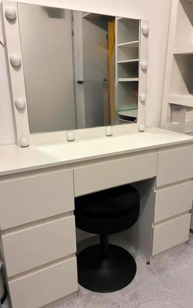 Witte make up tafel met spiegel en verlichting, Huis en Inrichting, Tafels | Kaptafels, Zo goed als nieuw, 100 tot 150 cm, 50 tot 100 cm