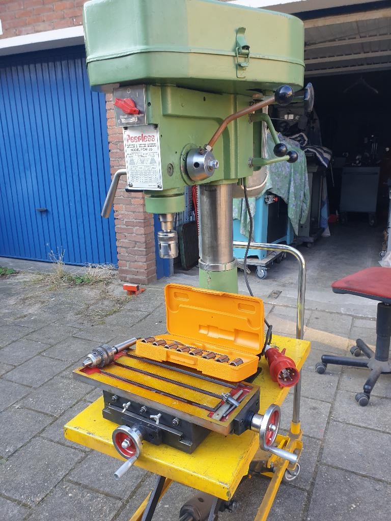 BOOR FREESMACHINE 380 V, Ophalen, Zo goed als nieuw, Metaaldraaibank