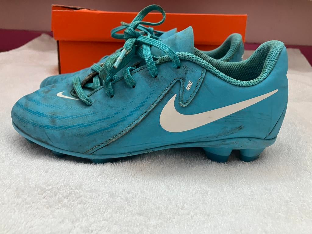Nette voetbalschoenen nike maat 33 blauw, Sport en Fitness, Voetbal, Ophalen of Verzenden, Gebruikt, Schoenen