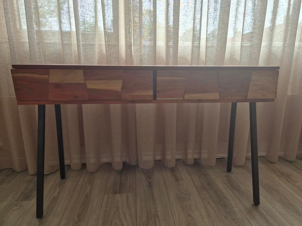 Sidetable van mangohout met zwarte stalen poten, Huis en Inrichting, Tafels | Sidetables, Ophalen, 25 tot 50 cm, Rechthoekig, 100 tot 150 cm