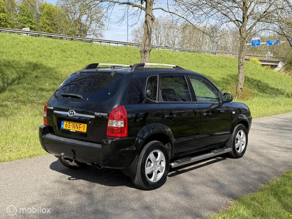 Hyundai Tucson 2.0i Active*LEDER*STOELVERWARMING*TREKHAAK, Gebruikt, 4 cilinders, Stoelverwarming, Zwart