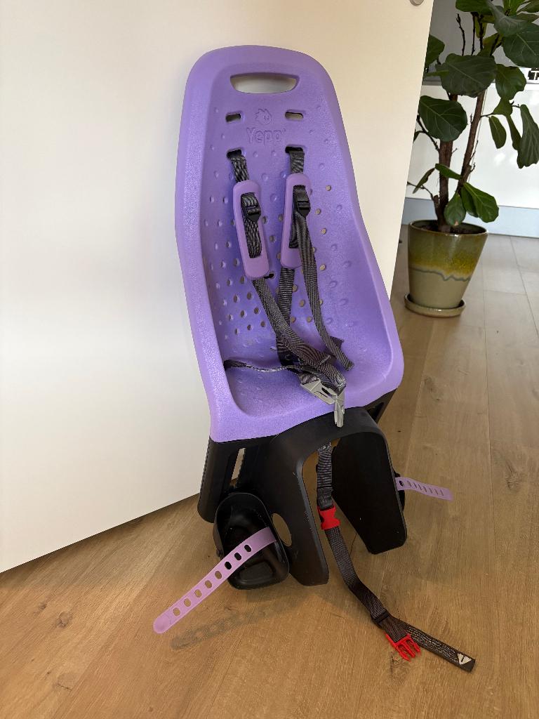Yepp fietsstoeltje achter, Fietsen en Brommers, Fietsaccessoires | Fietsstoeltjes, Ophalen, Achterzitje, Voetsteuntjes, Yepp