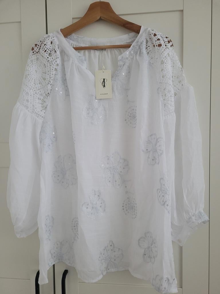 Nieuwe witte blouse met details, Kleding | Dames, Blouses en Tunieken, Nieuw, Maat 42/44 (L), Wit, Ophalen of Verzenden