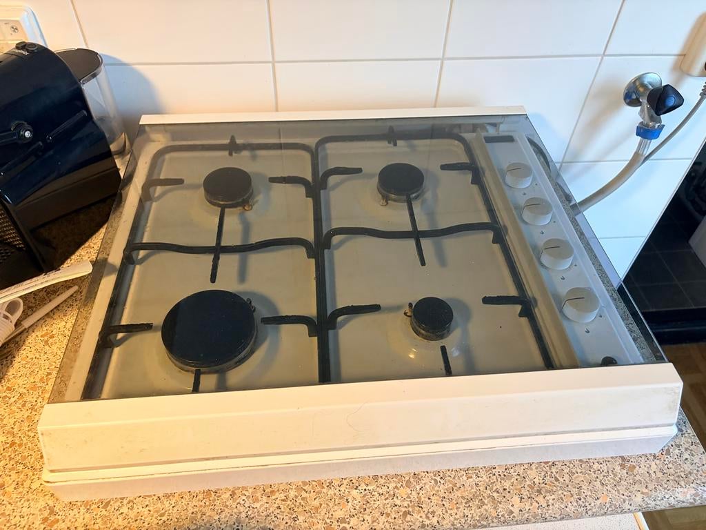 Gasfornuis met 4 pitten en glazen afdekplaat, Ophalen, Gebruikt, 60 cm of meer, 4 kookzones