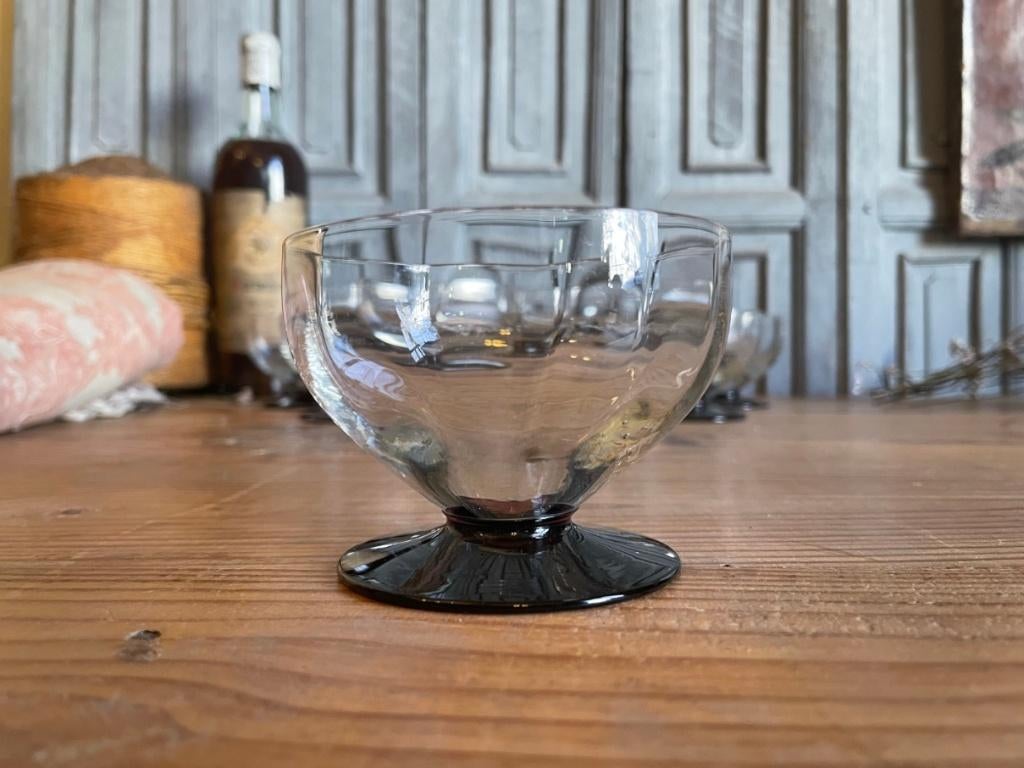 8 x Coupes Glazen Champagneglazen art deco 1930 paarse Voet, Antiek en Kunst, Antiek | Glas en Kristal, Ophalen of Verzenden