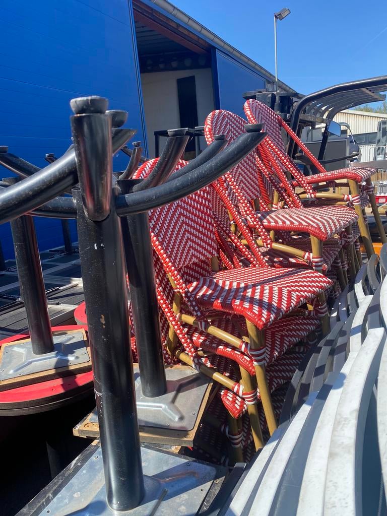 Partij bistro tafel stoel horeca tuin terras stoel rood, 2 zitplaatsen, Overige materialen, Ophalen of Verzenden, Zo goed als nieuw