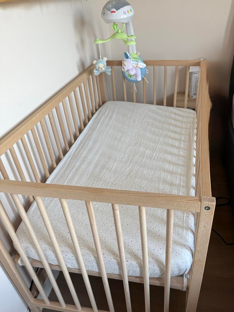 Ikea babybedje met matras en Fisher-Price muziekmobiel, Ophalen, Gebruikt, Ledikant