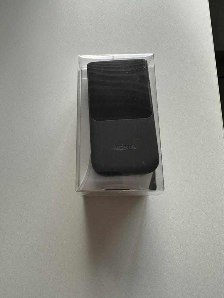 Nokia 2720 Flip klaptelefoon met doos en oplader, Telecommunicatie, Mobiele telefoons | Nokia, Zo goed als nieuw, Zonder abonnement