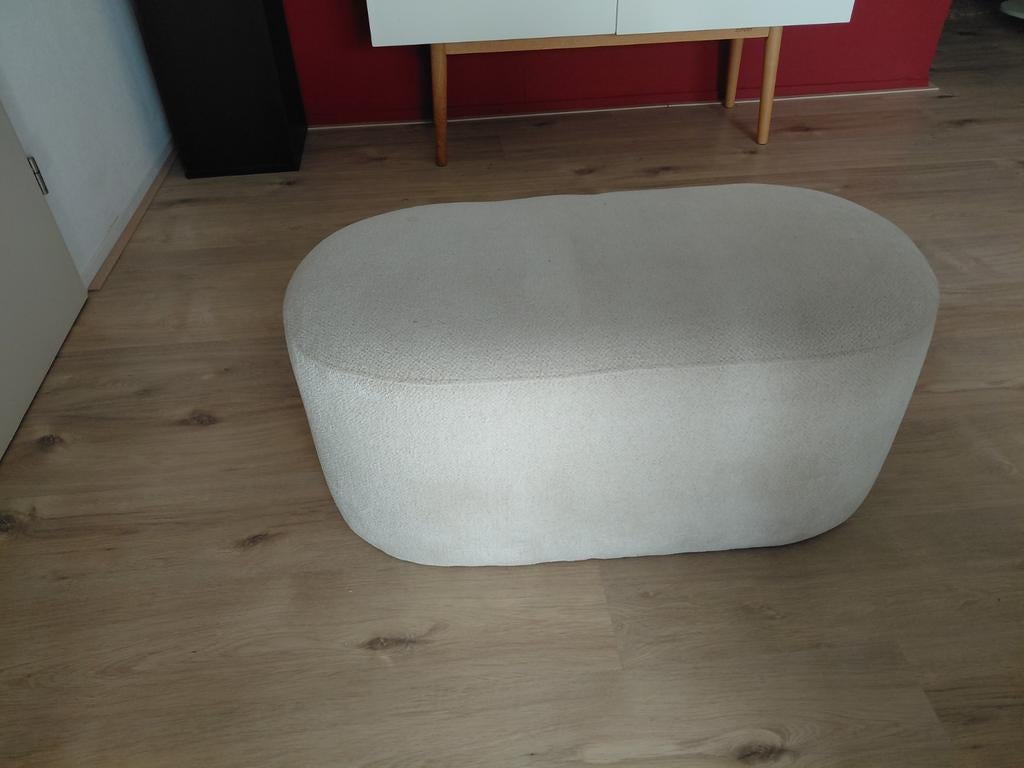 Boucle Poef - Crème Witte Hocker -, Huis en Inrichting, Banken | Voetenbanken en Poefen, Ophalen, Minder dan 50 cm, Zo goed als nieuw