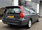 Volvo V70 2.4 Summum Aut. |Schuifdak|Leder|Trekhaak|, Zwart, 1498 kg, 2435 cc, Zilver of Grijs