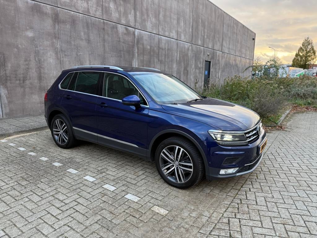 Volkswagen Tiguan 2.0 TSI DSG PANO LED(tiguan,dsg,pano,led), Auto's, Automaat, Parkeerassistent, Zwart, 4 cilinders