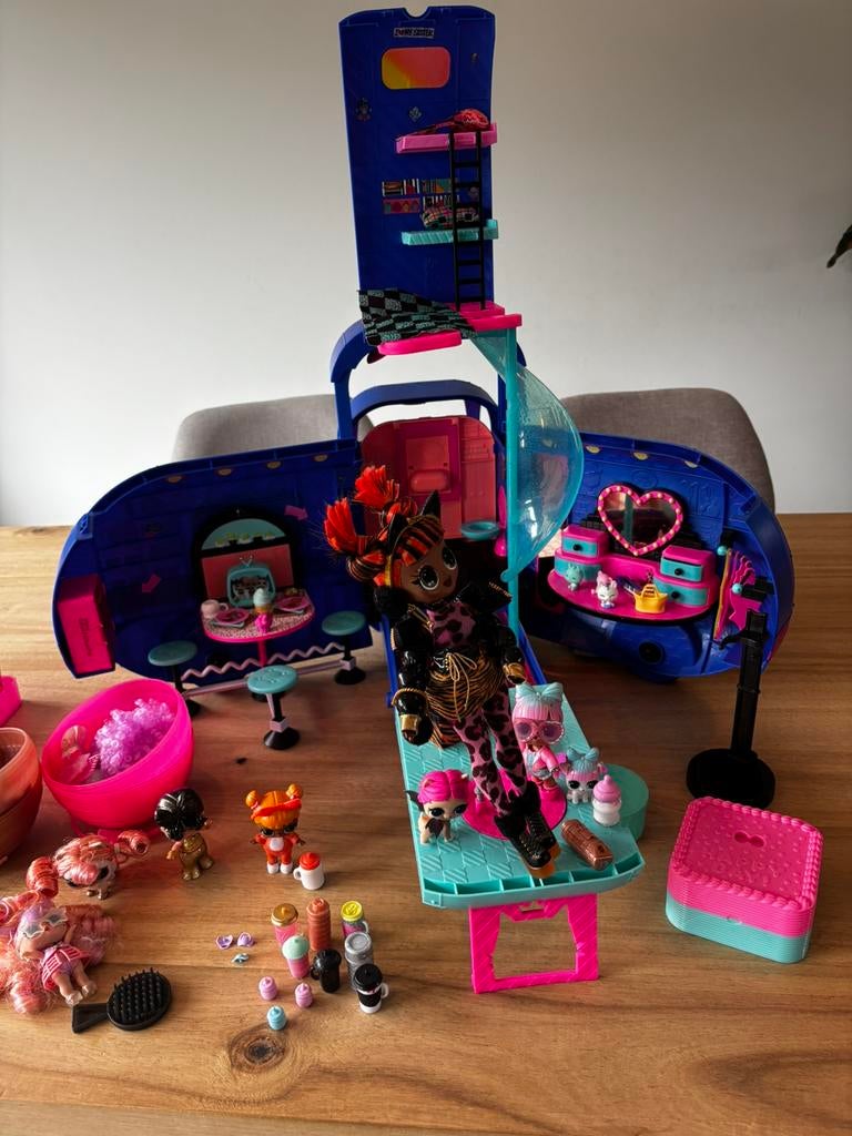 LOL Surprise en OMG poppen & camperset, Kinderen en Baby's, Speelgoed | Poppen, Ophalen of Verzenden, Gebruikt, Overige typen