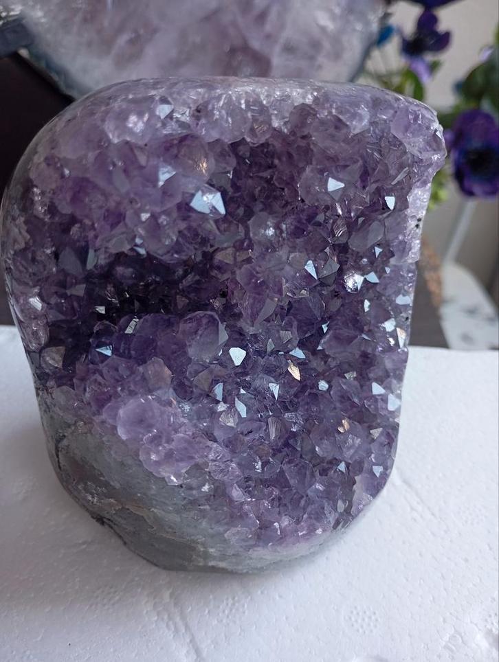 Prachtige Amethist Geode - 876 gr, 9,5 cm hoog, Sieraden, Tassen en Uiterlijk, Edelstenen, Ophalen of Verzenden