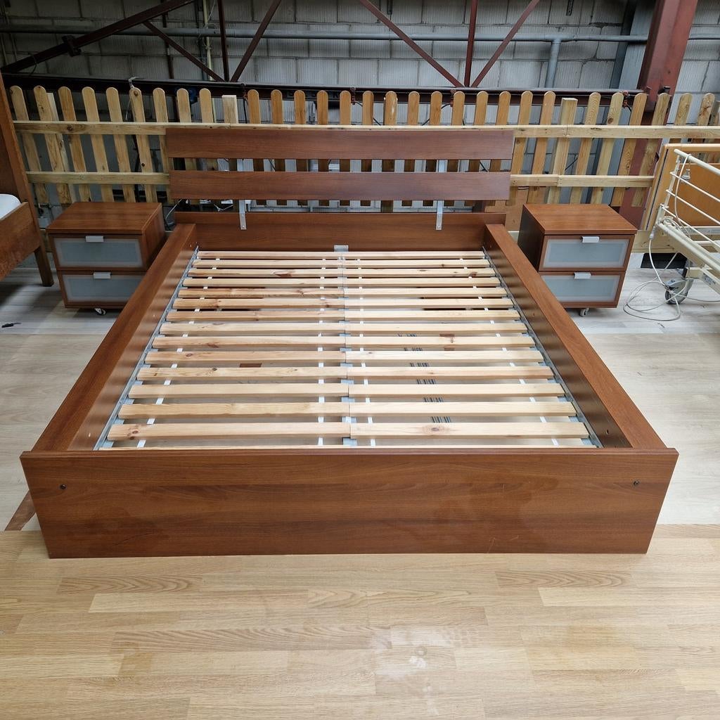 Tweepersoonsbed met verrijdbare nachtkastjes, Ophalen, ., Tweepersoons, 140 cm