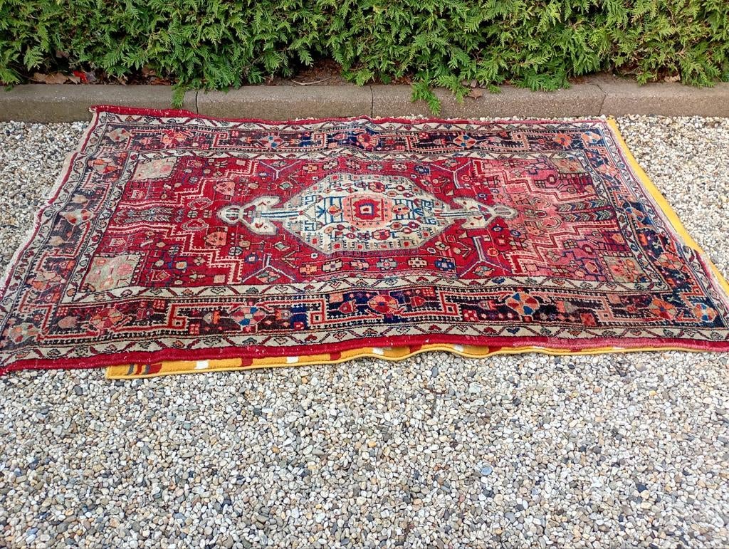 Zeer oud Perzisch tapijt met gebruikssporen, Antiek en Kunst, Antiek | Kleden en Textiel, Ophalen