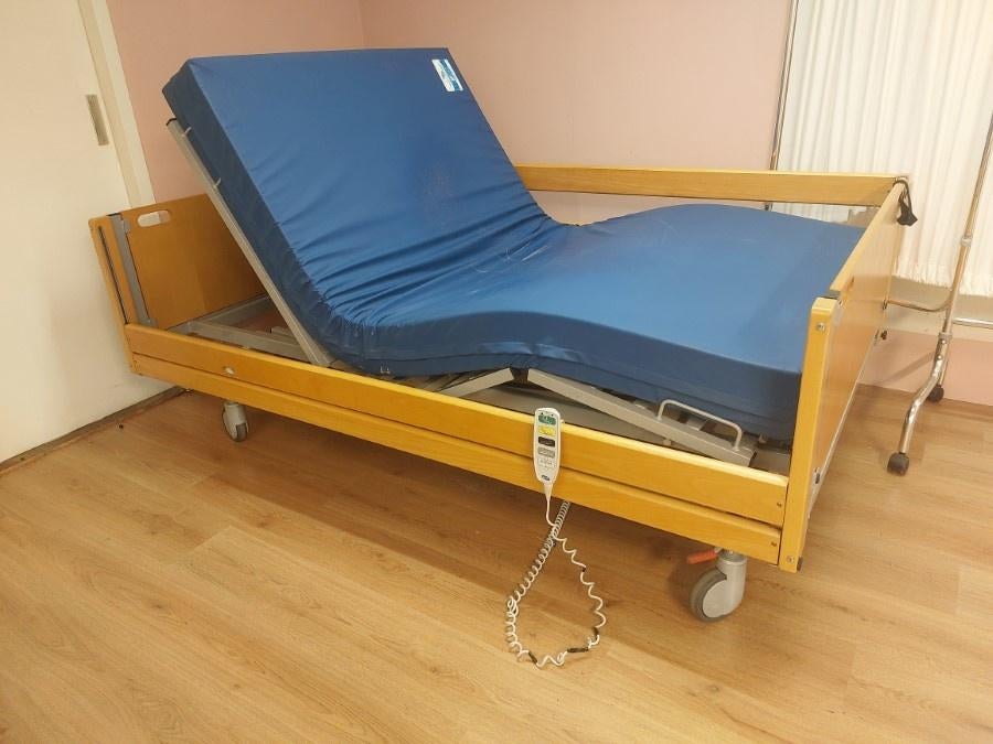 Obesitas verpleegbed, matras 115 x 205, zwaarlast bed 385 Kg, Ophalen, Gebruikt