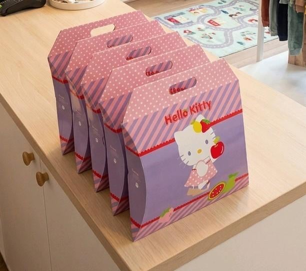 NIEUW! Partij nieuwe Hello Kitty tassen 24 stuks! MOET WEG!, Kinderen en Baby's, Kinderkleding | Kinder-kledingpakketten, Nieuw