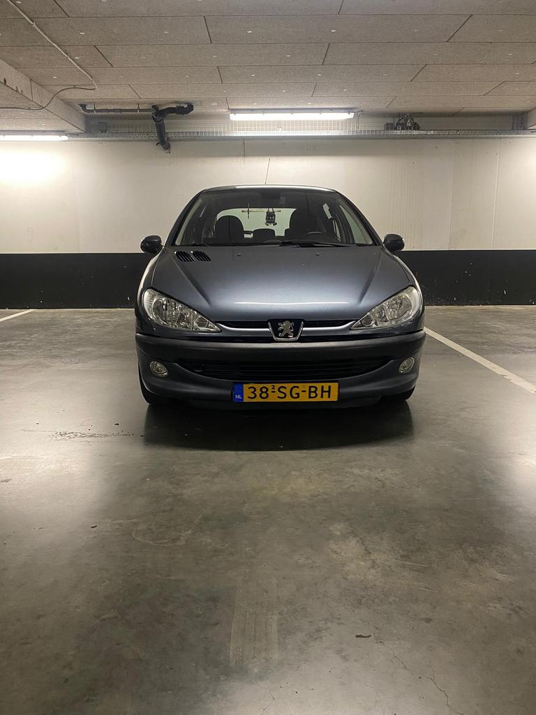 Peugeot 206 1.6 16V Gentry 5D 2005 Grijs full option, Auto's, Peugeot, Particulier, Airbags, Airconditioning, Bluetooth, Cruise Control