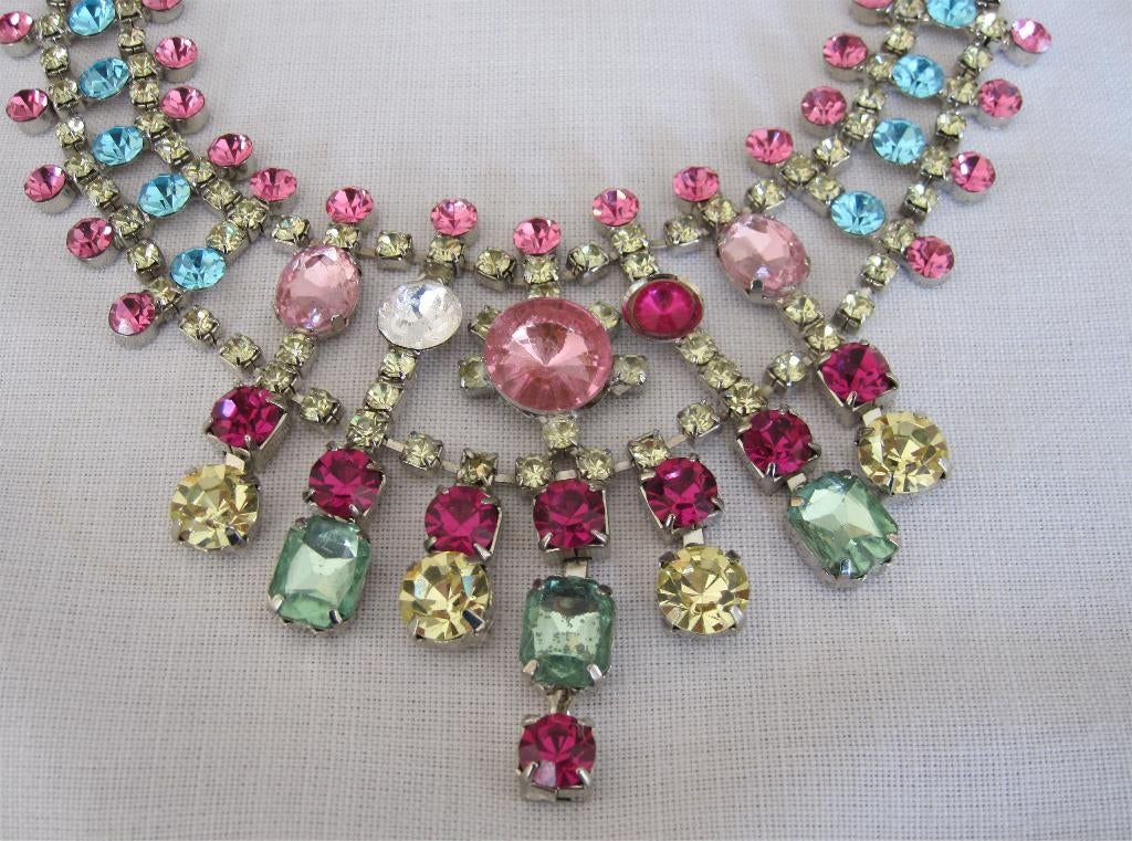 Vintage ketting met kleurige strass steentjes, Ophalen of Verzenden, Zo goed als nieuw, Overige materialen, Met strass