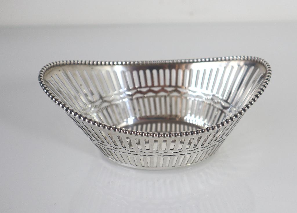 Zilveren bonbonmandje, Antiek en Kunst, Ophalen of Verzenden, Zilver