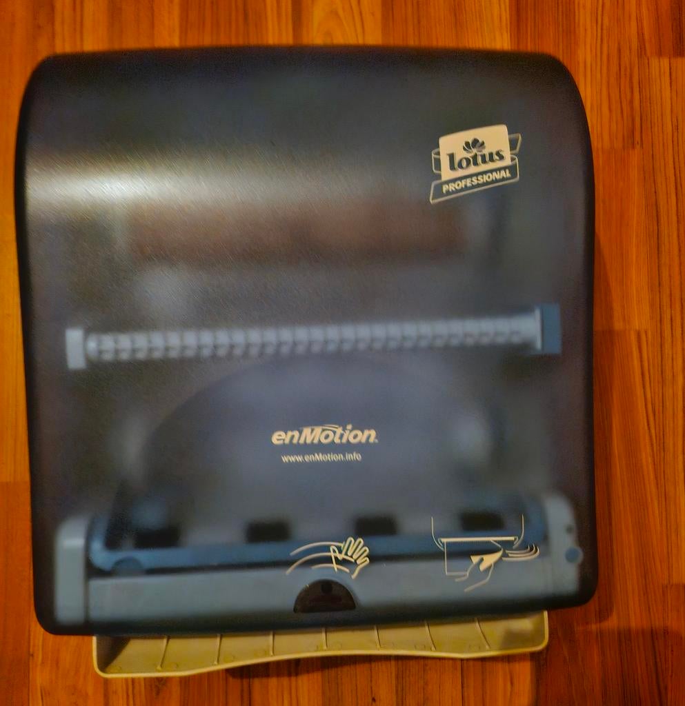 Enmotion lotus elektrische handoekrol, Huis en Inrichting, Badkamer | Badtextiel en Accessoires, Zo goed als nieuw, Handdoekenrek