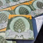 33 jugendstil wandtegels grijs/groentinten eikel in relief, Ophalen