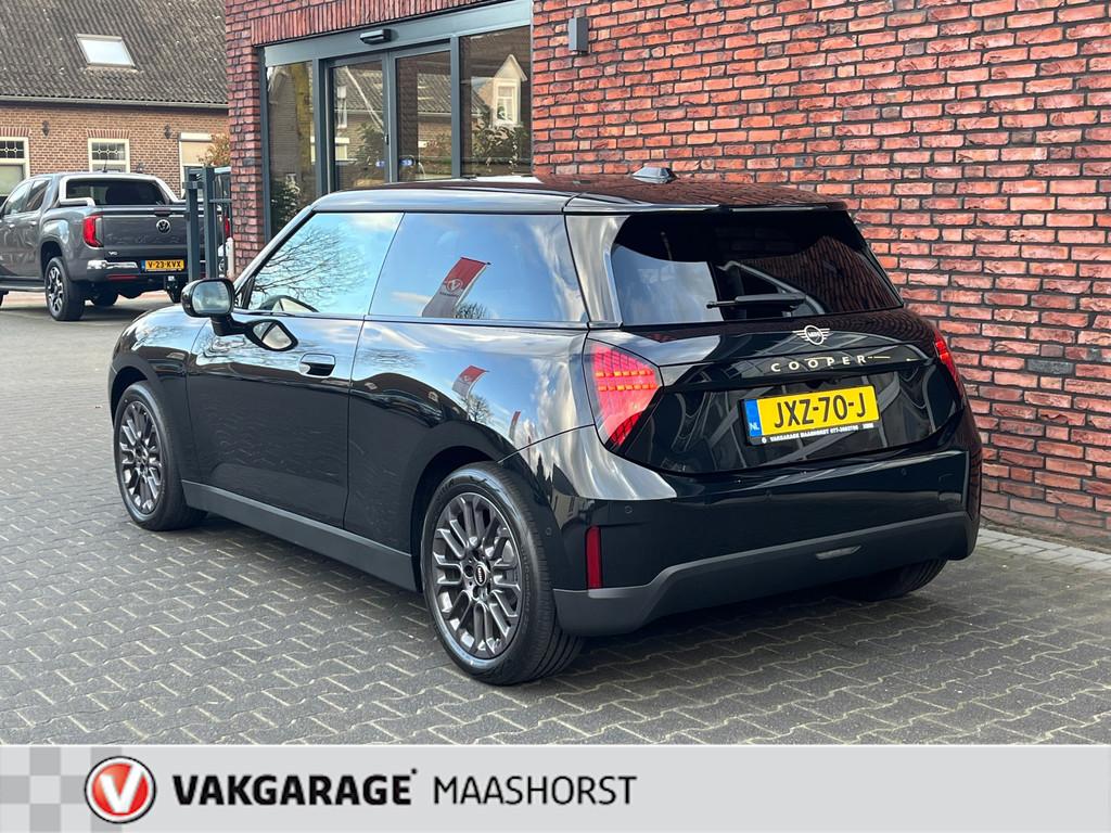 Mini Mini Cooper E Essential XS 40.7 kWh NIEUW Camera/HUD/PD, Auto's, Stof, Gebruikt, 4 stoelen, Zwart