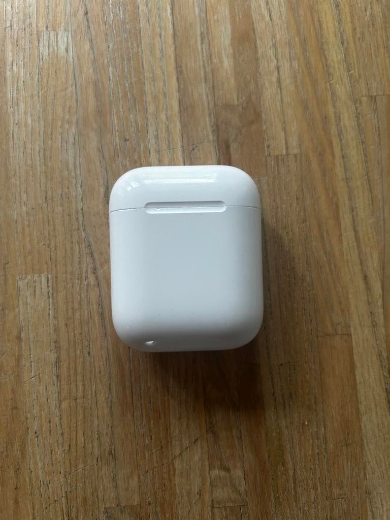 Apple Airpods 2/1 oplaadcase, Telecommunicatie, Mobiele telefoons | Oordopjes, Ophalen of Verzenden, Zo goed als nieuw, In gehoorgang (in-ear)