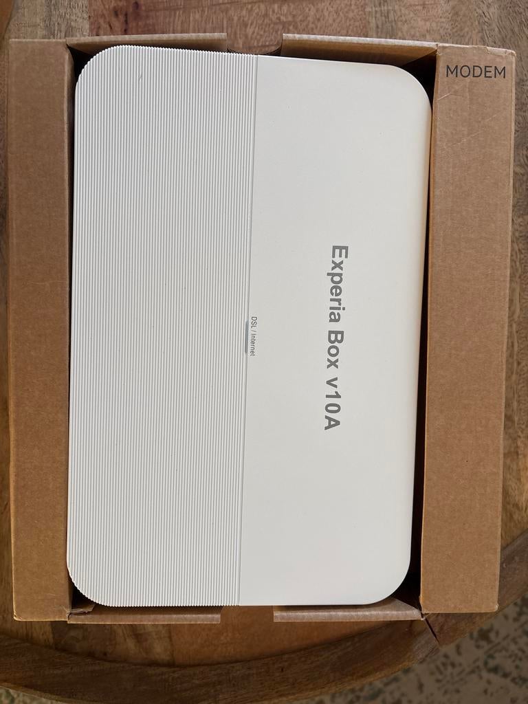 KPN Experia Box V10A Router/Modem, Computers en Software, Routers en Modems, Ophalen of Verzenden, Nieuw, Router met modem