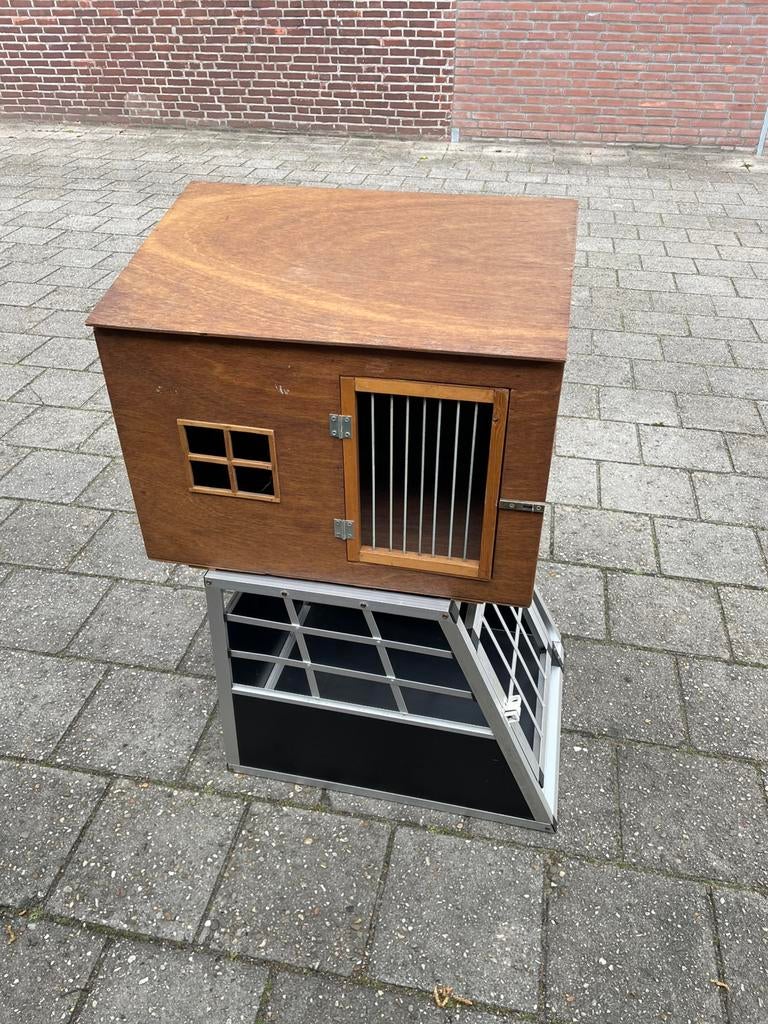 Hondenhuisje. Gemaakt door timmerman., Ophalen