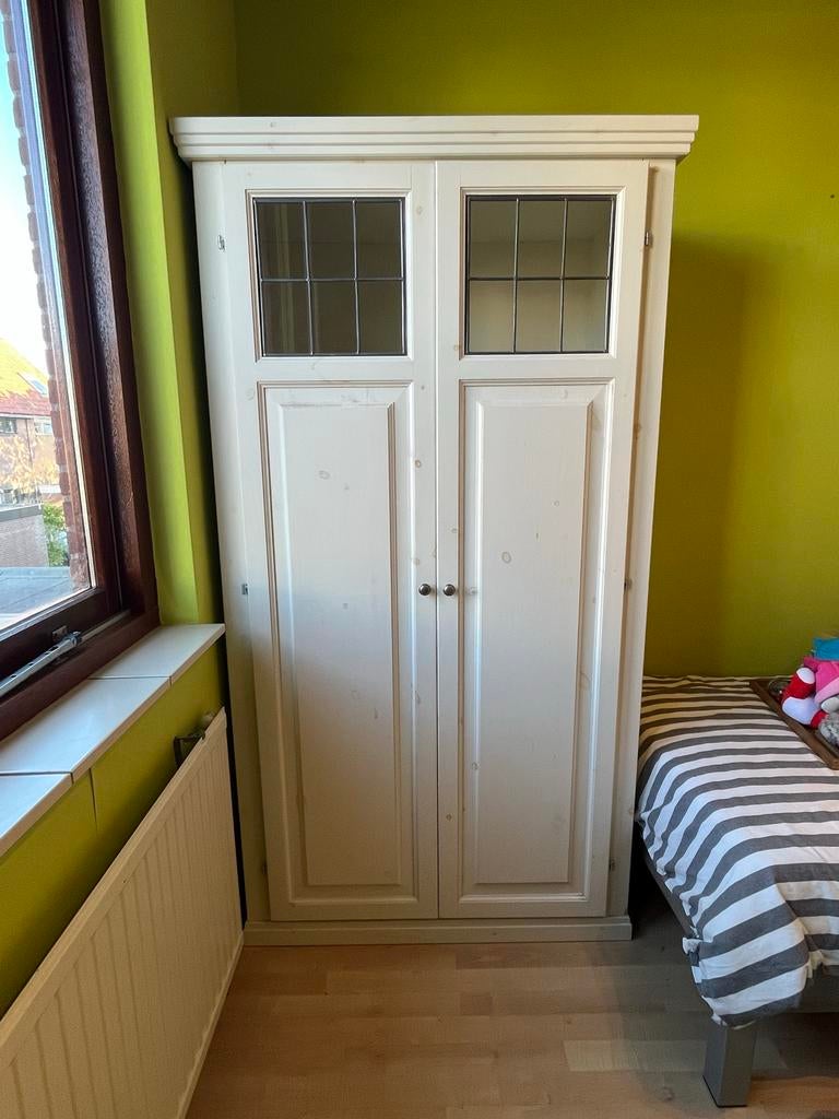 Witte kledingkast van hout, Ophalen, Met deur(en), 100 tot 150 cm, Zo goed als nieuw