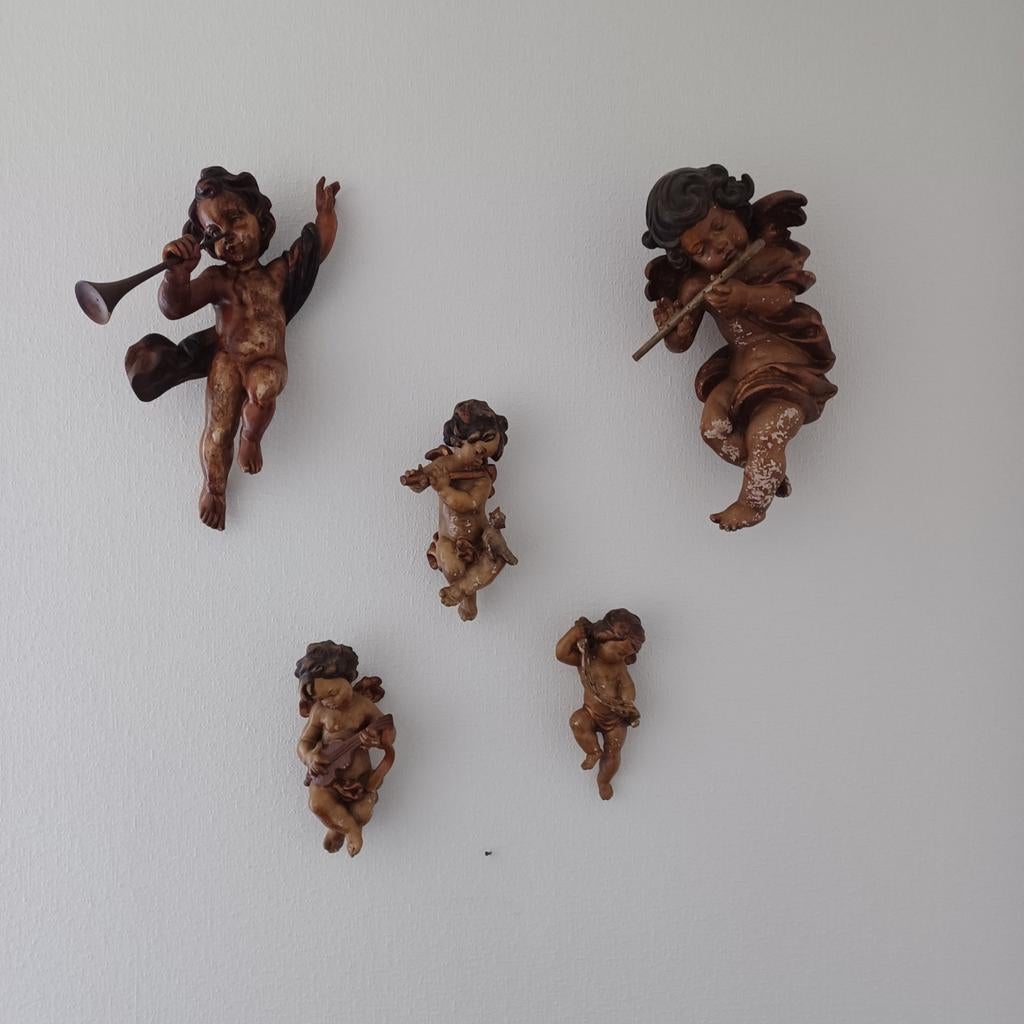 Antieke decoratieve houten engelen, Ophalen