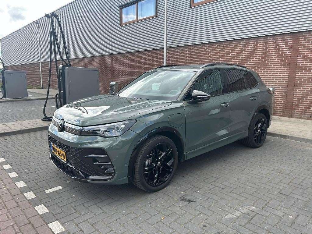 Volkswagen Tiguan R-Line eHybrid 272 pk | Full Option |, Auto's, Volkswagen, 1498 cc, 4 cilinders, 2000 kg, SUV of Terreinwagen