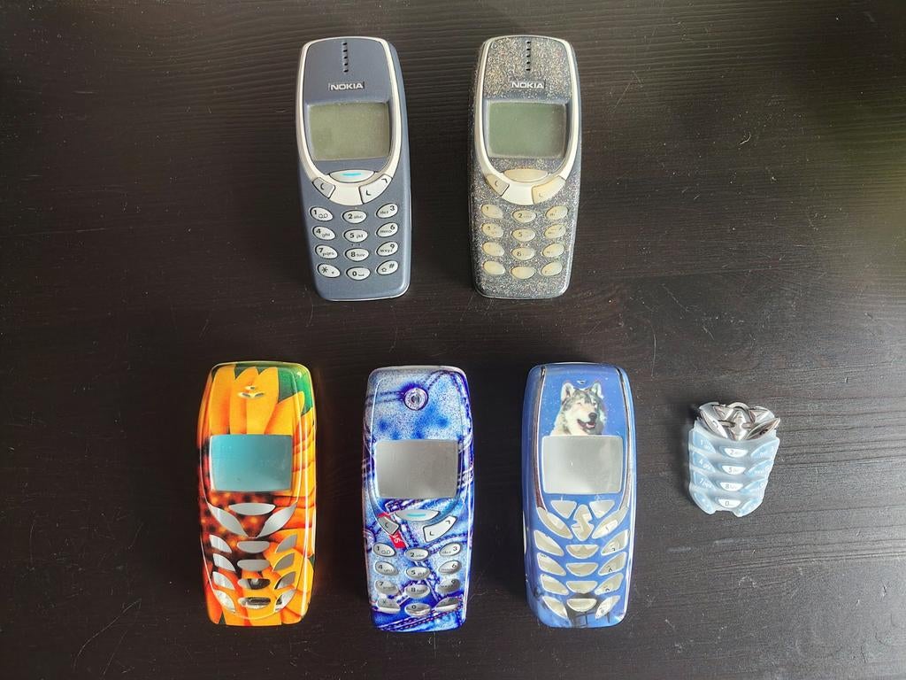 2x Nokia 3310 + frontjes, Telecommunicatie, Mobiele telefoons | Nokia, Ophalen of Verzenden, Gebruikt, Geen camera, Fysiek toetsenbord