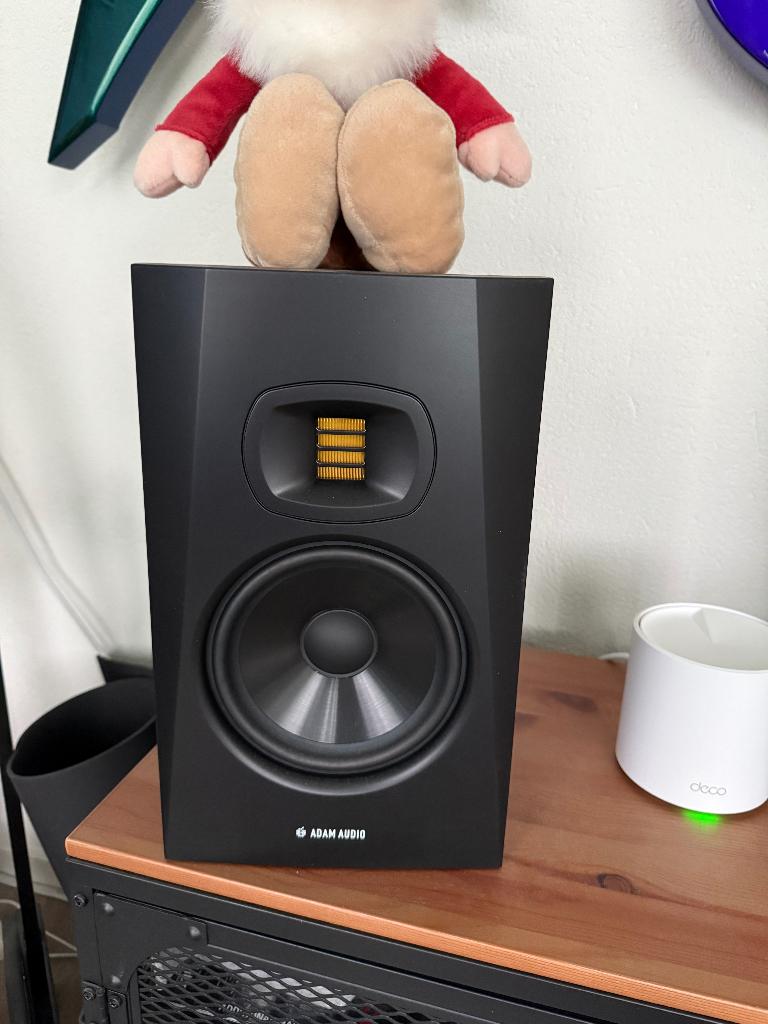 Adam audio T7V te koop, Zo goed als nieuw, 60 tot 120 watt, Front, Rear of Stereo speakers, Ophalen