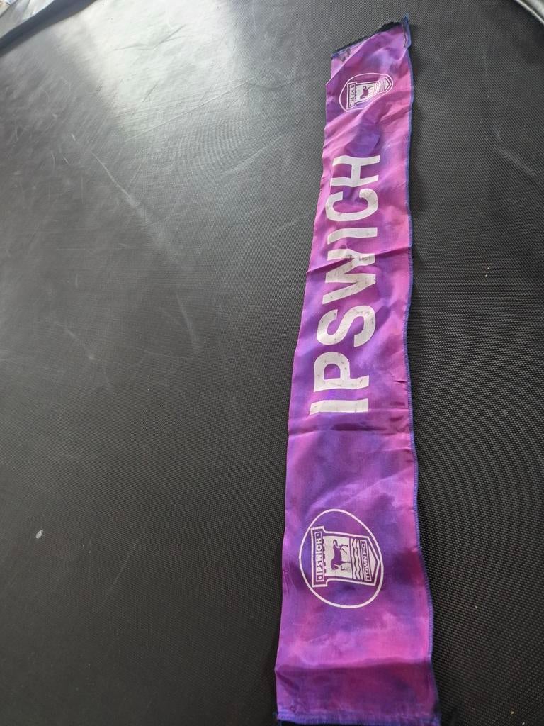 IPWISCH TOWN FC, Verzamelen, Sportartikelen en Voetbal, Ophalen of Verzenden, Zo goed als nieuw, Buitenlandse clubs, Vaantje of Sjaal