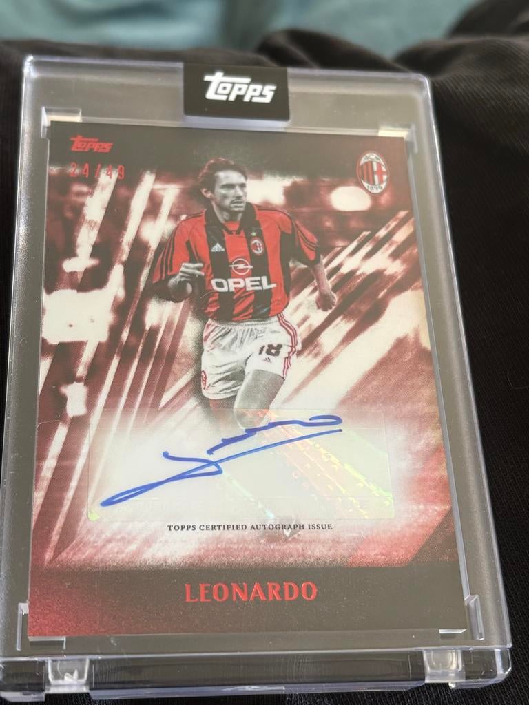 Topps Leonardo AC Milan Gesigneerde Spelerskaart 24/49, Ophalen of Verzenden, Nieuw, Plaatje