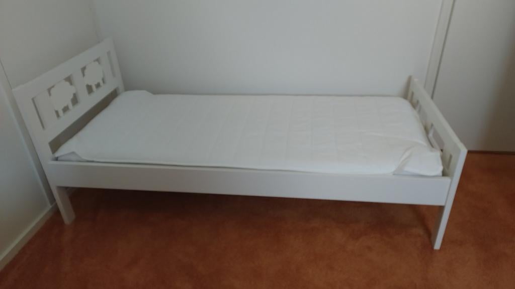 Peuterbed / kleuterbed wit 70x160 cm met matras, 70 tot 85 cm, Zo goed als nieuw, 160 tot 180 cm, Ophalen