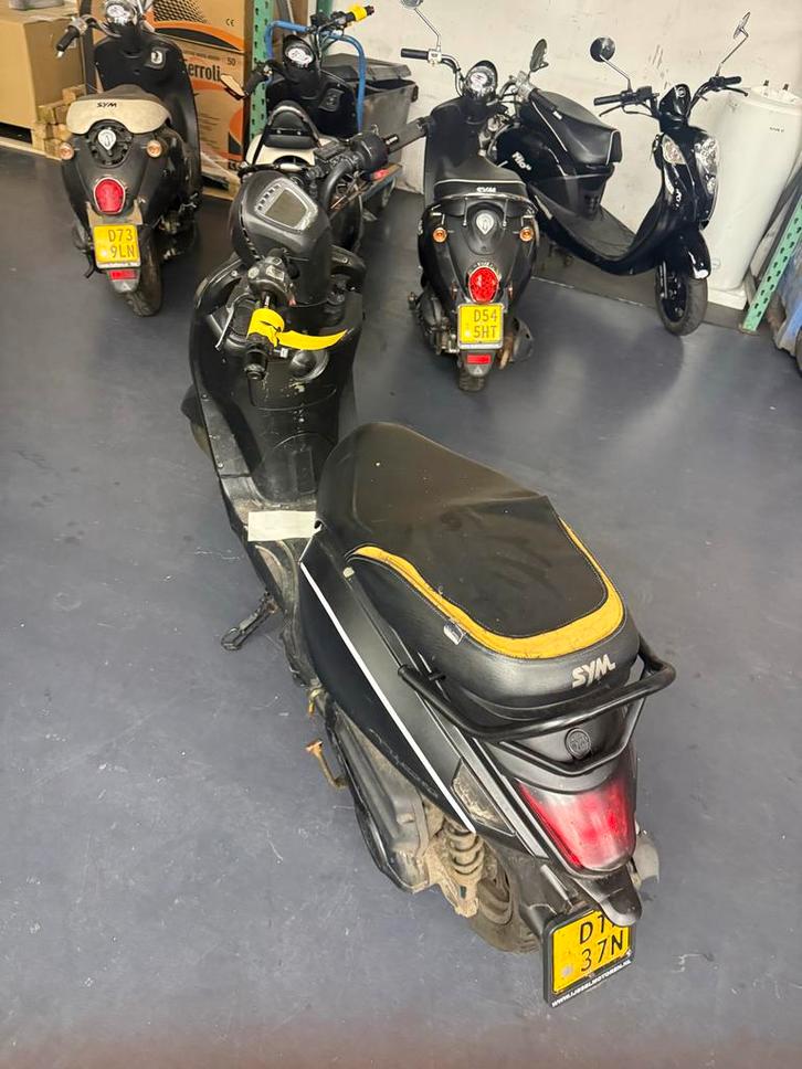 Sym Mio 50i Bromscooter - Lopend, opknapper, Fietsen en Brommers, Scooters | SYM, Gebruikt, Benzine, Ophalen of Verzenden